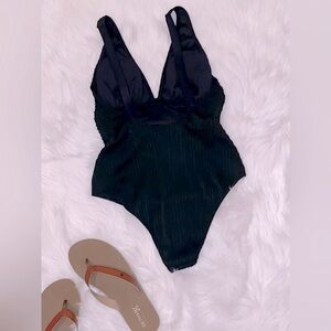 NWT Women’s CUPSHE Black Ribbed One Piece Swimsuit Size Medium